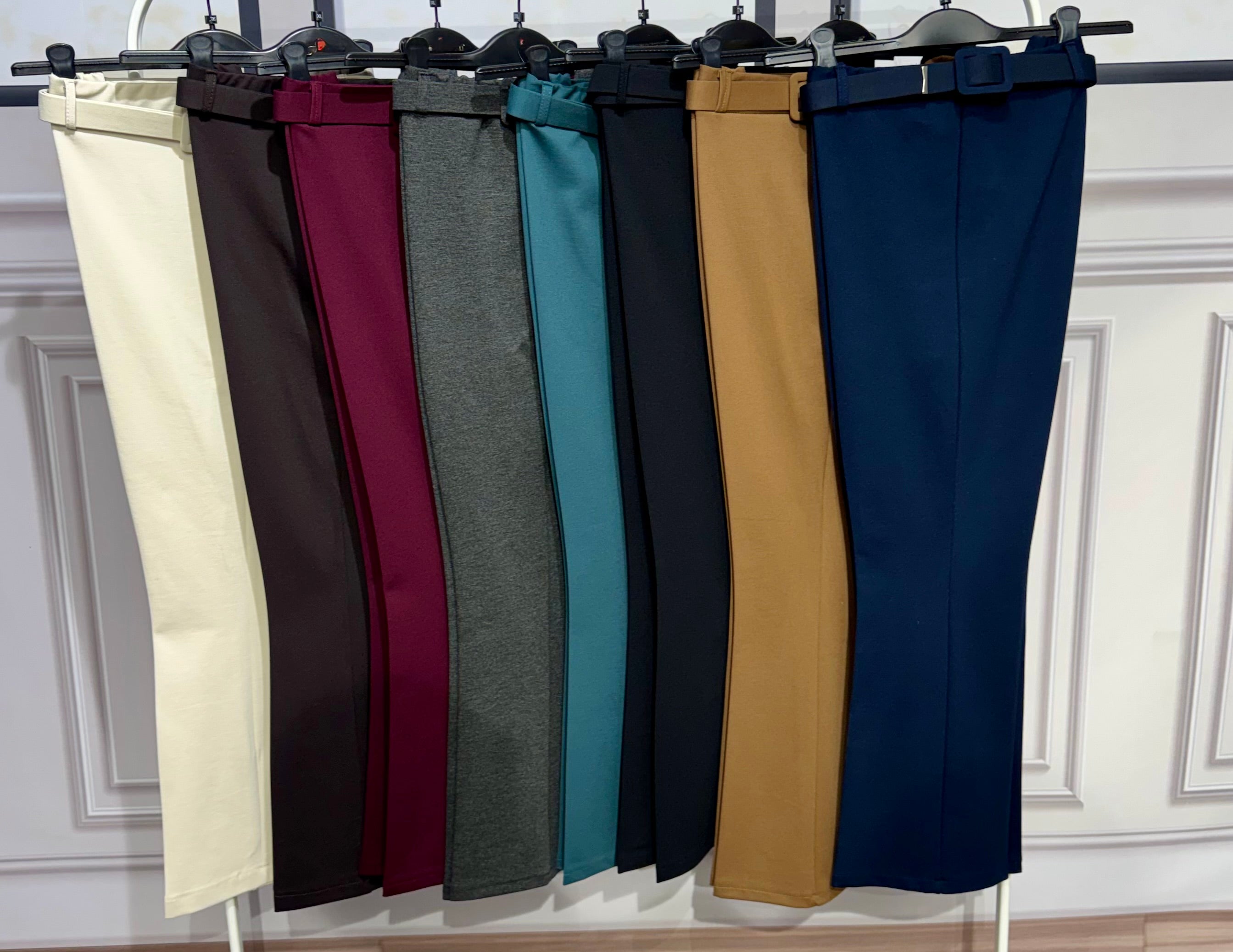 Pantaloni cosciasecca zampa e cinta