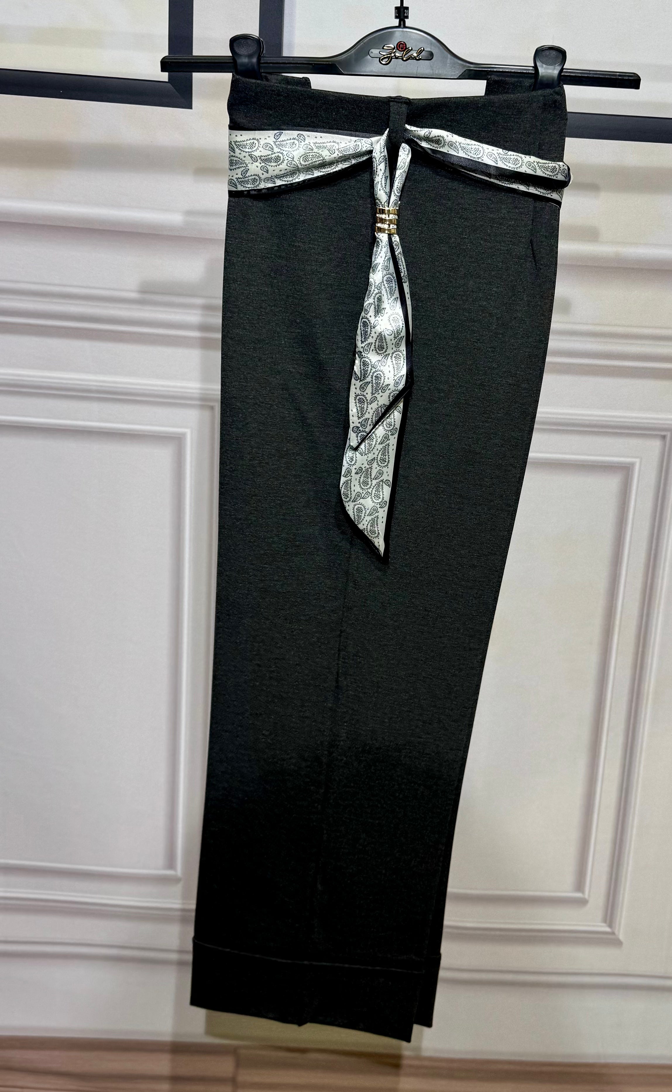 Pantaloni Cosciasecca con foulard