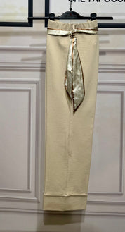 Pantaloni Cosciasecca con foulard
