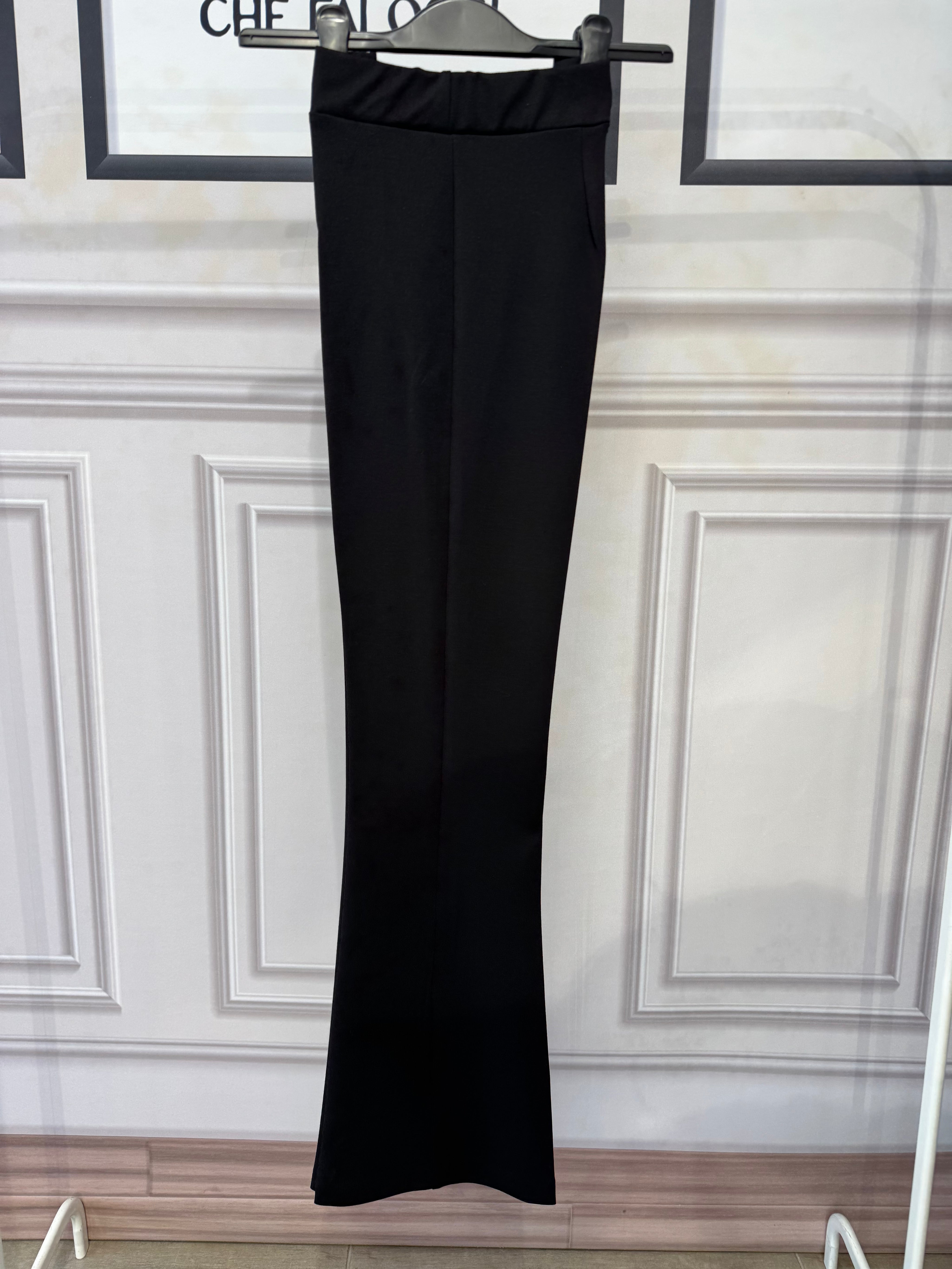 Pantaloni cosciasecca a zampa