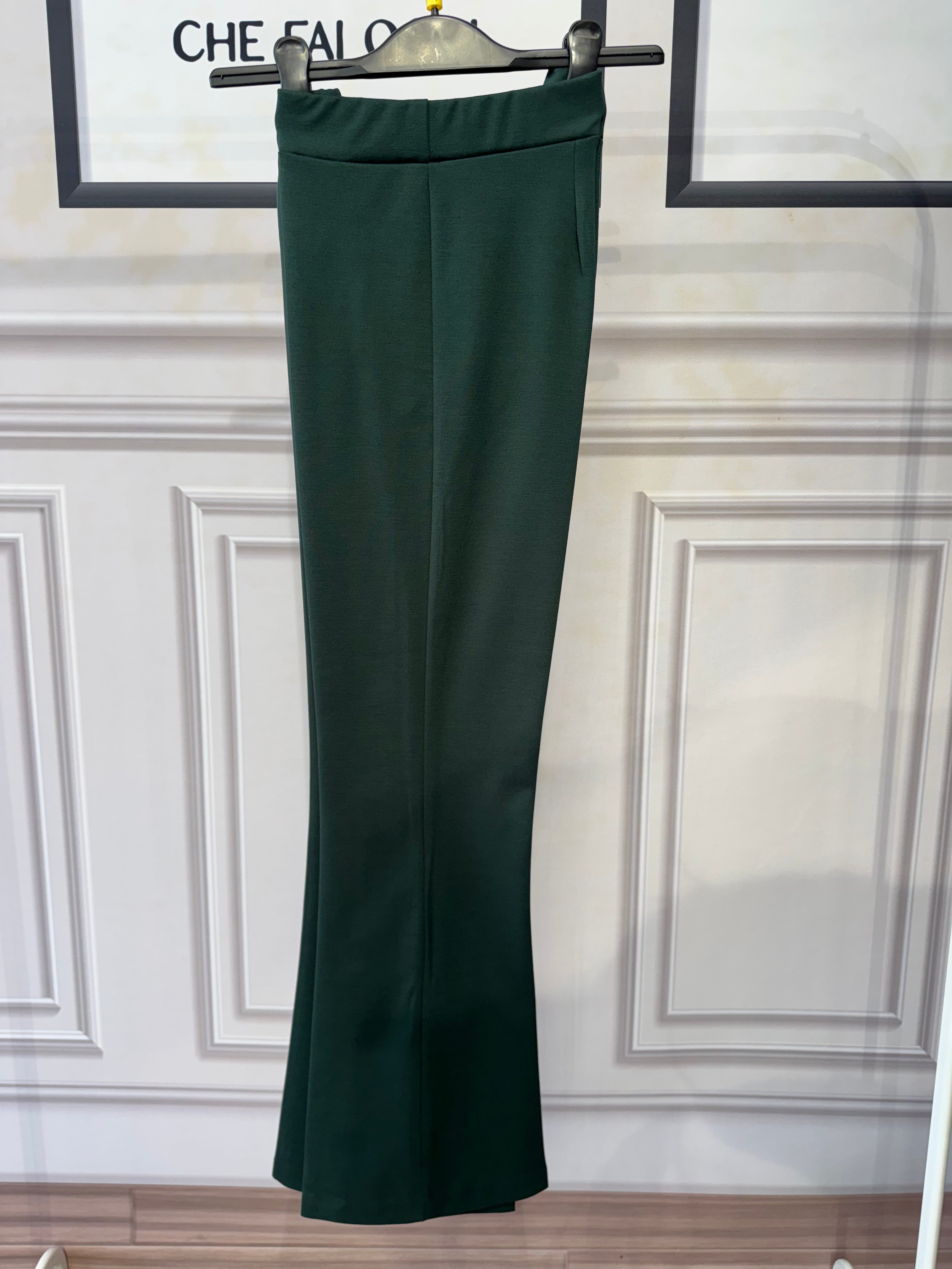 Pantaloni cosciasecca a zampa